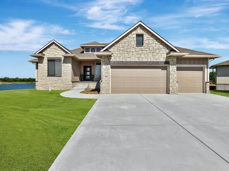 5946 Forbes Ct, Bel Aire, KS 67220