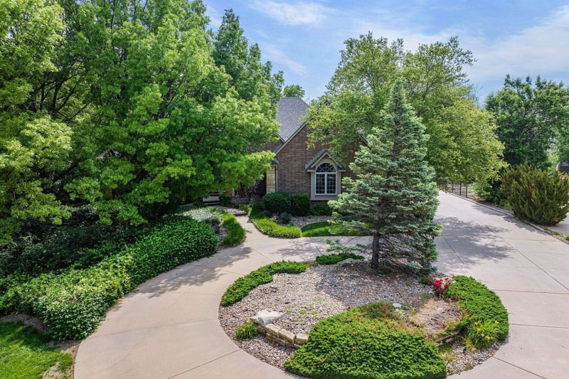 1644 E Tiara Pines Pl, Derby, KS 67037