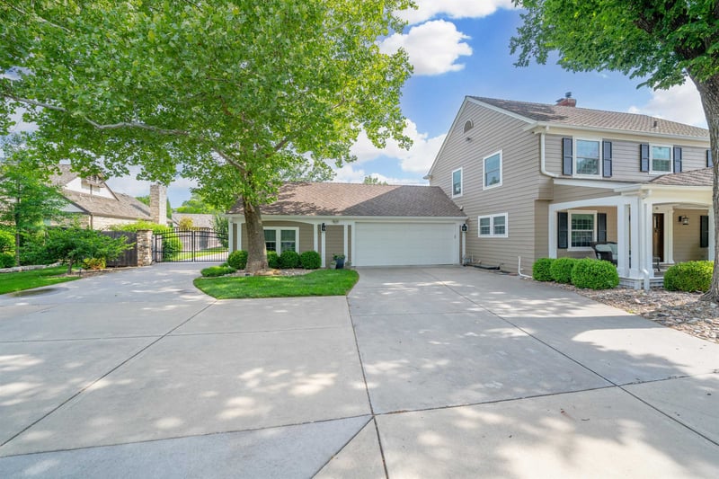 36 E Norfolk Dr, Eastborough, KS 67206