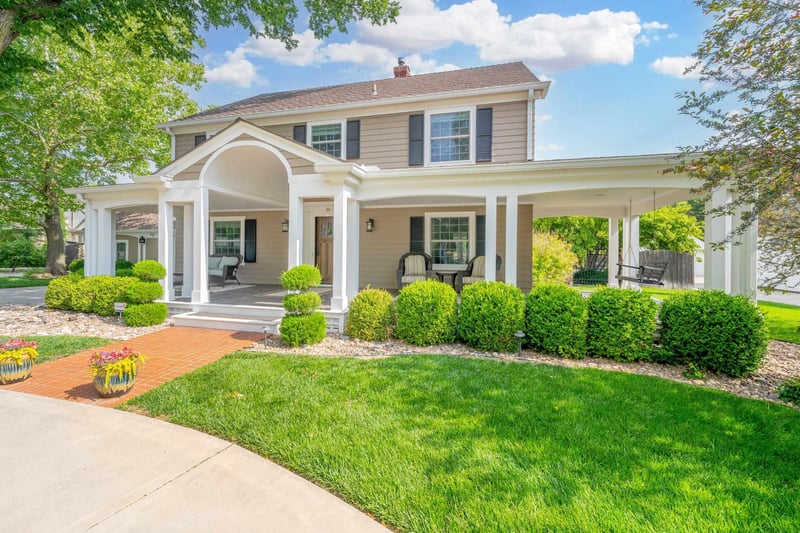 36 E Norfolk Dr, Eastborough, KS 67206