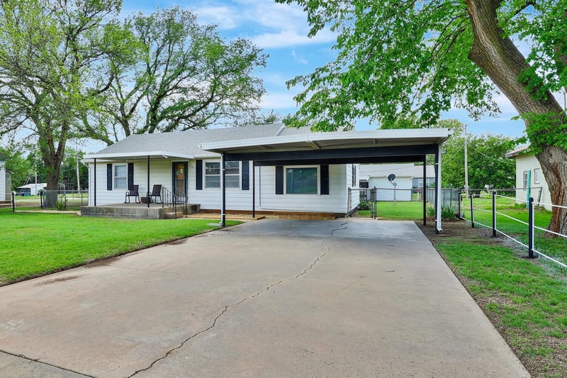 213 N Graphic St, Attica, KS 67009