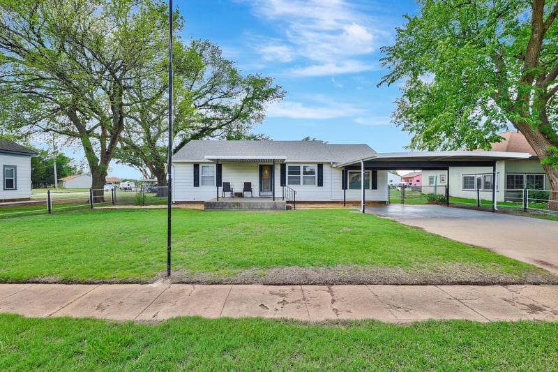 213 N Graphic St, Attica, KS 67009