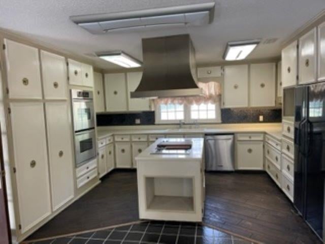 1600 N Ridgewood Dr, Wichita, KS 67208