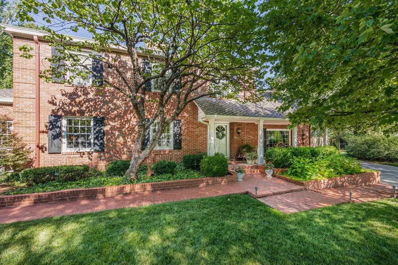 39 N Mission Rd, Eastborough, KS 67206