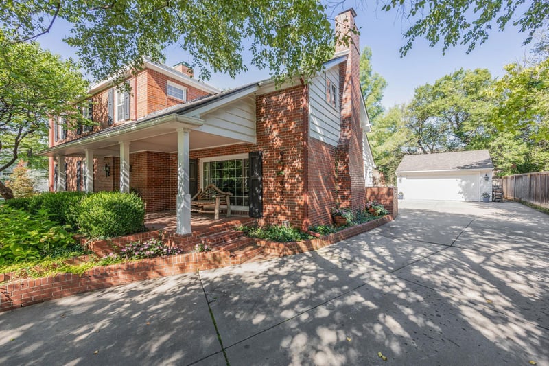 39 N Mission Rd, Eastborough, KS 67206