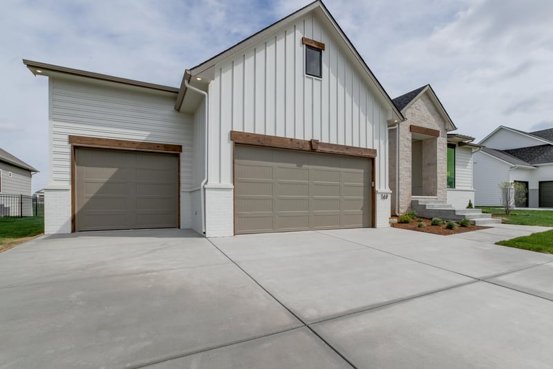 169 S Ciderbluff Ct, Wichita, KS 67052