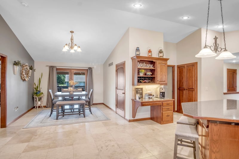 207 Unruh St, Moundridge, KS 67107