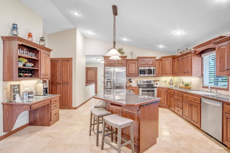207 Unruh St, Moundridge, KS 67107