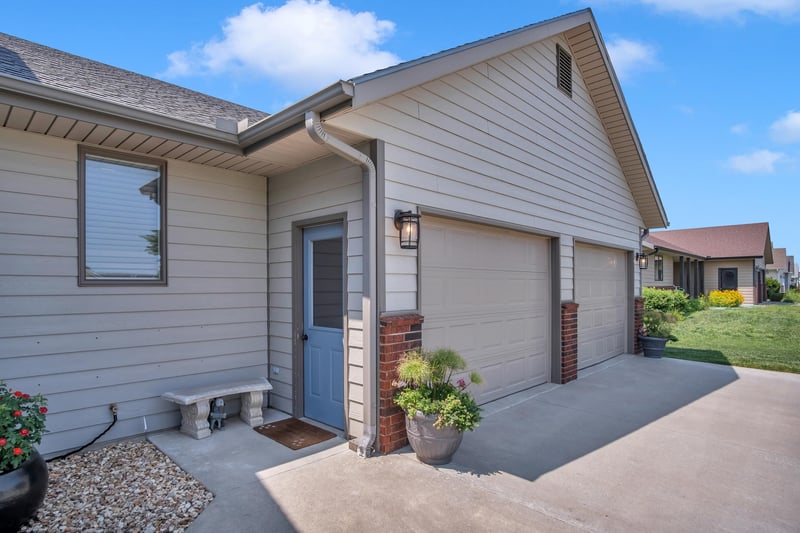 207 Unruh St, Moundridge, KS 67107