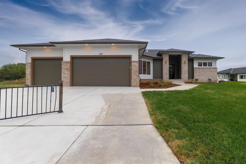 239 S Ciderbluff Cir, Wichita, KS 67052
