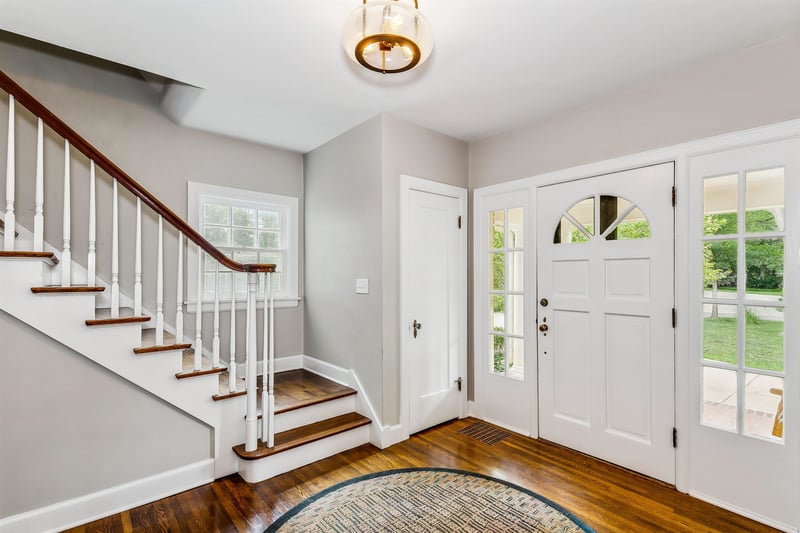 16 E Norfolk Dr, Eastborough, KS 67206