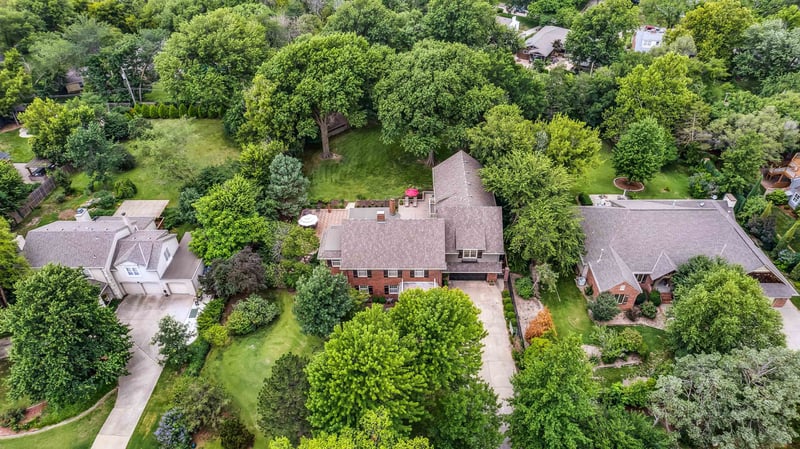 16 E Norfolk Dr, Eastborough, KS 67206