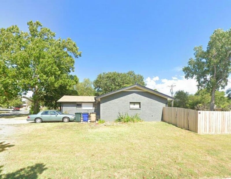 5926 Hanover St, Bel Aire, KS 67220