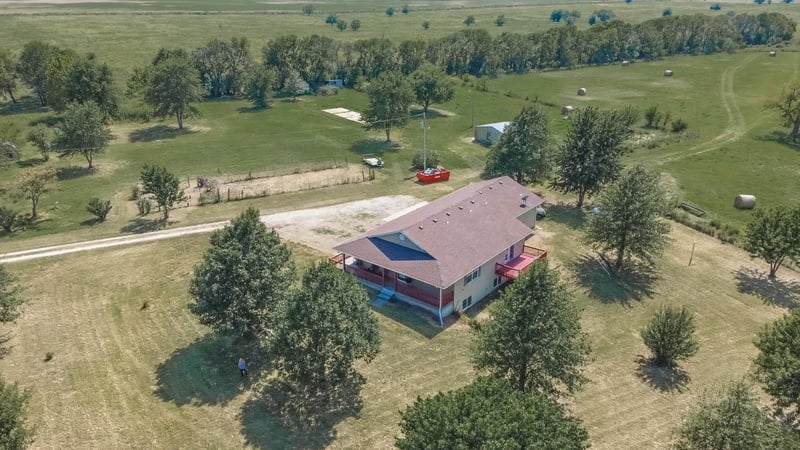 13225 231st Rd, Burden, KS 67019
