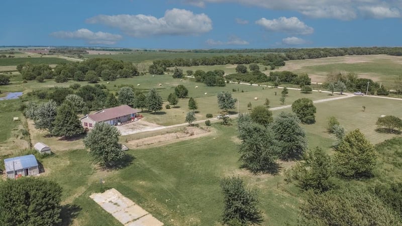 13225 231st Rd, Burden, KS 67019