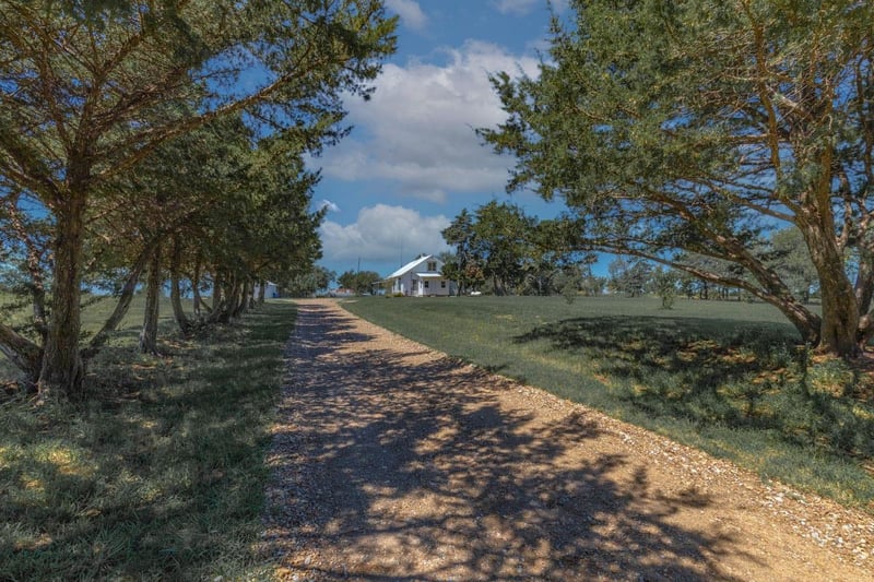 1611 S Rock Rd, Geuda Springs, KS 67051