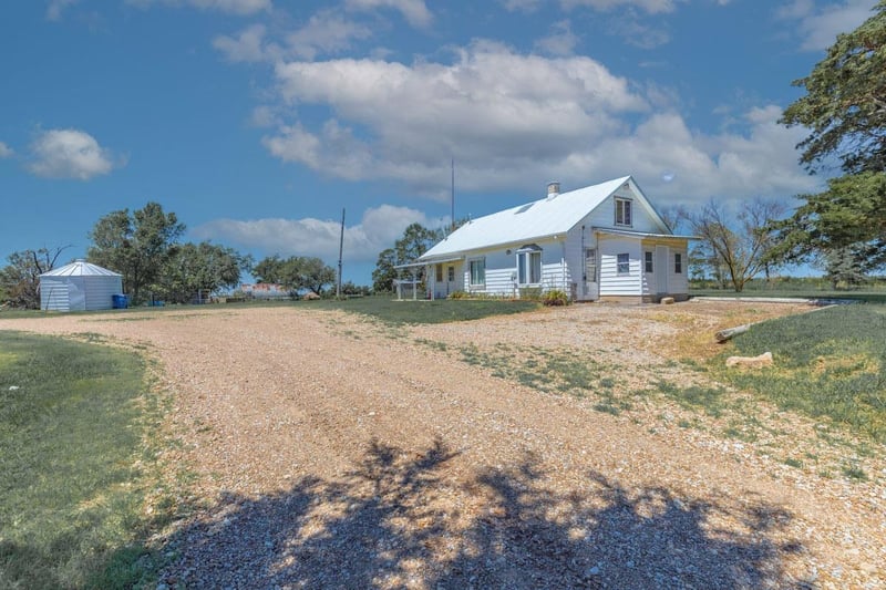 1611 S Rock Rd, Geuda Springs, KS 67051