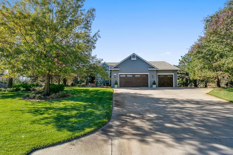 2621 N North Shore Cir, Wichita, KS 67205