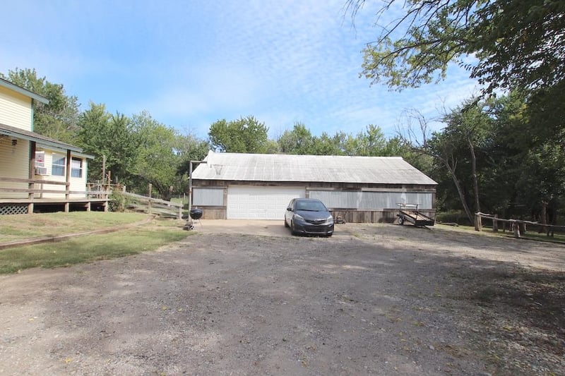 496 NW Prairie Creek Rd, Benton, KS 67017