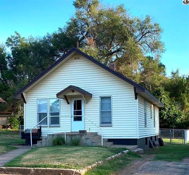 303 W Kansas, Medicine Lodge, KS 67104