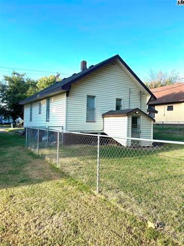 303 W Kansas, Medicine Lodge, KS 67104