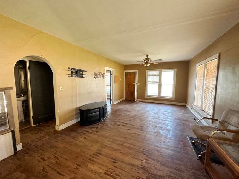 303 W Kansas, Medicine Lodge, KS 67104