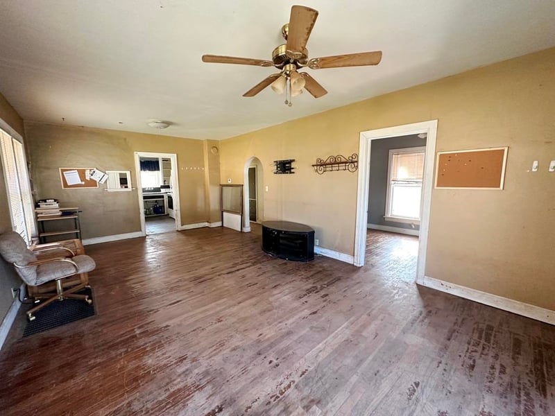 303 W Kansas, Medicine Lodge, KS 67104