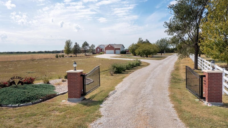 6209 S Kansas Rd, Newton, KS 67114