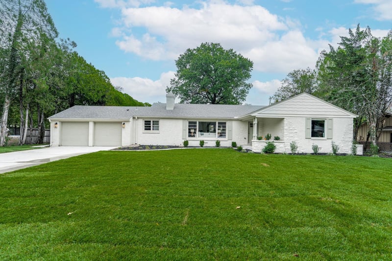 4 S Drury Ln, Eastborough, KS 67207