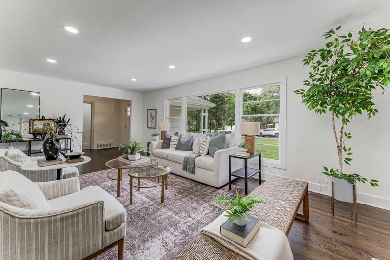 4 S Drury Ln, Eastborough, KS 67207