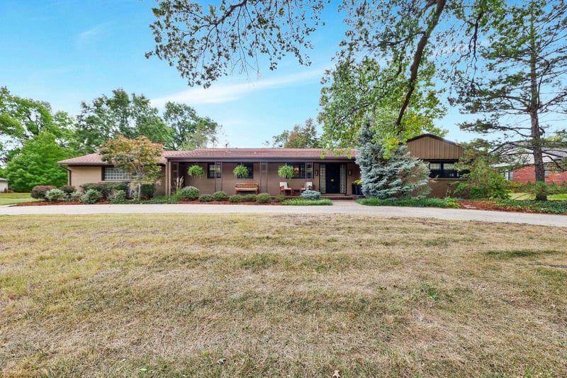 15 E English, Eastborough, KS 67207