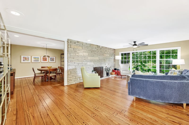 15 E English, Eastborough, KS 67207