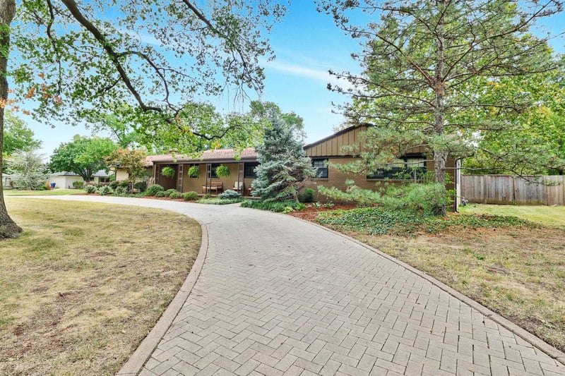 15 E English, Eastborough, KS 67207
