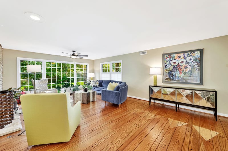 15 E English, Eastborough, KS 67207