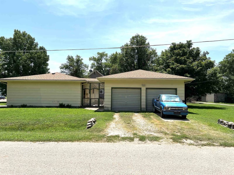 721 Main St, Florence, KS 66851