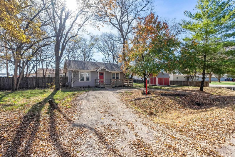 103 W 57th St N, Park City, KS 67204