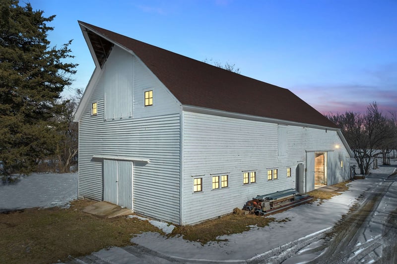 644 27th Ave, Canton, KS 67428