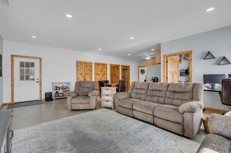644 27th Ave, Canton, KS 67428