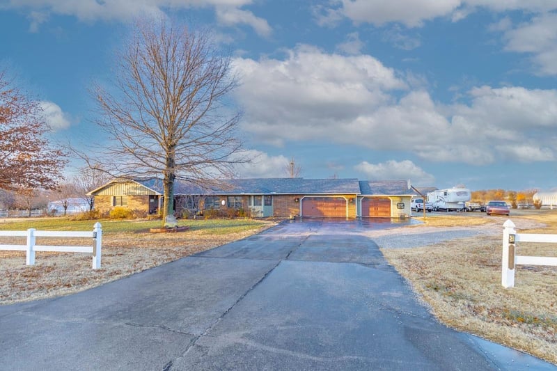 2826 E Vine Ave, Parkerfield, KS 67005