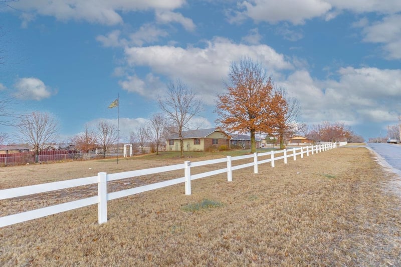 2826 E Vine Ave, Parkerfield, KS 67005