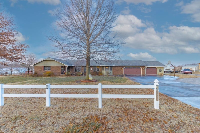 2826 E Vine Ave, Parkerfield, KS 67005