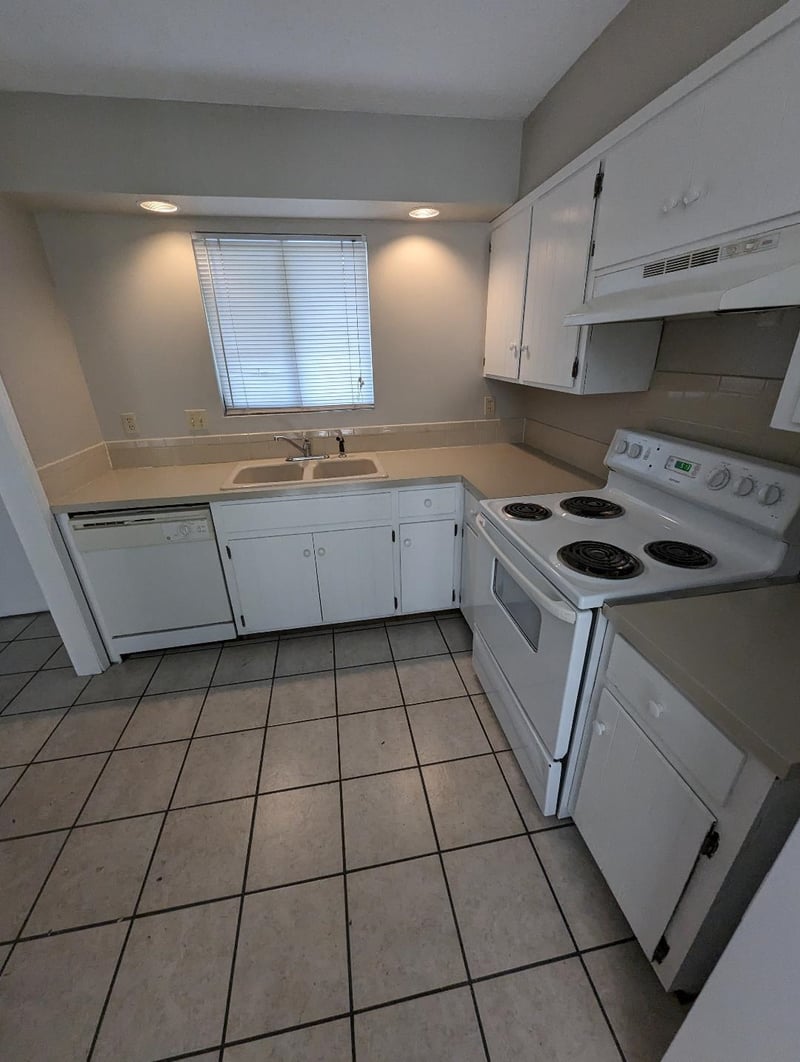 1330 N Perry Ave, Wichita, KS 67203