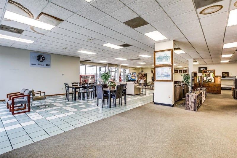 711 E 47th St S, Wichita, KS 67216