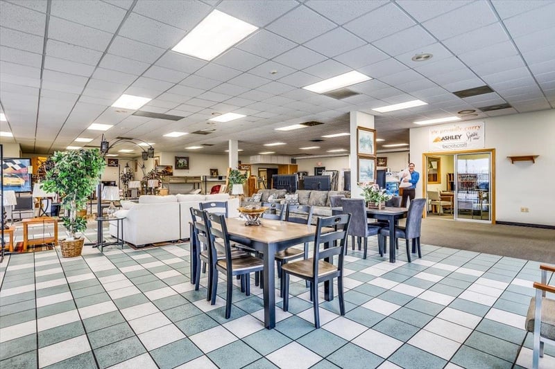 711 E 47th St S, Wichita, KS 67216