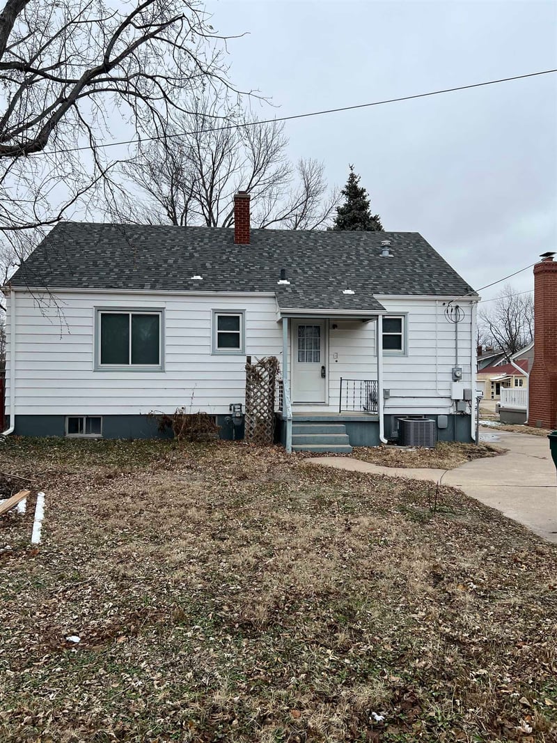 217 W 12th St st, Larned, KS 67550