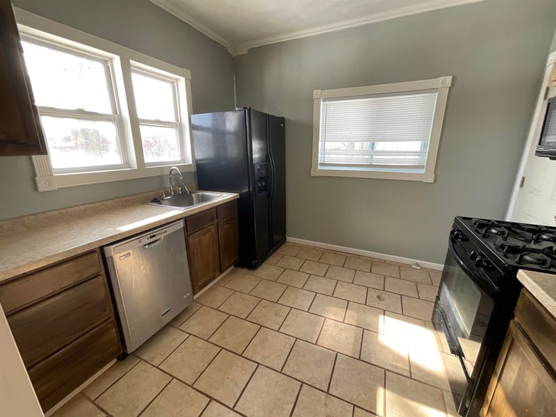 201 N Collingwood St, Pretty Prairie, KS 67570