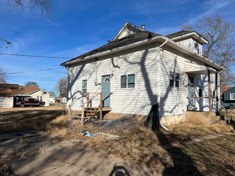 201 N Collingwood St, Pretty Prairie, KS 67570