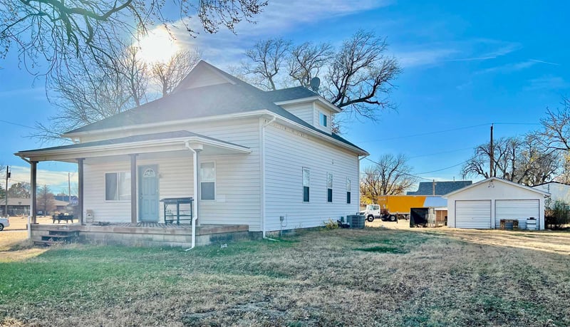 201 N Collingwood St, Pretty Prairie, KS 67570