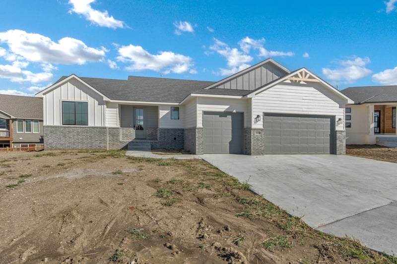 2928 Burlington Cir, Park City, KS 67219