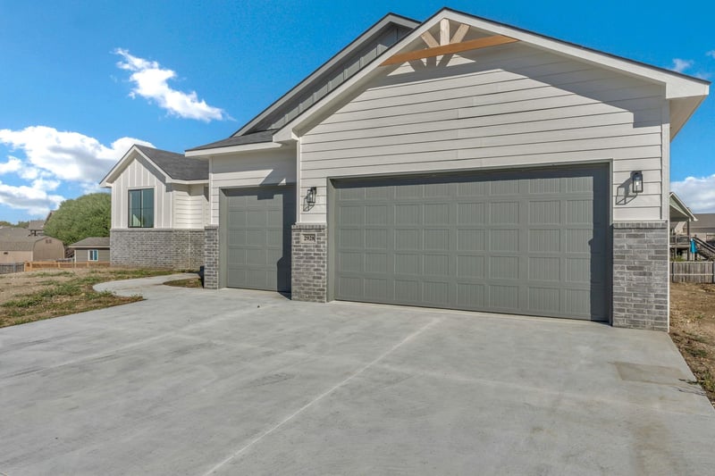 2928 Burlington Cir, Park City, KS 67219